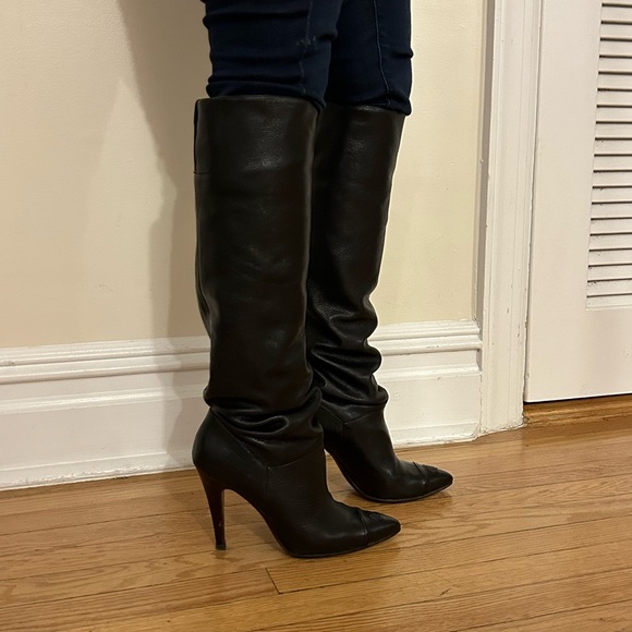 Chanel black leather slouch boots with Cc logo, Pull on with elastic sz 39 - Picture 2 of 10